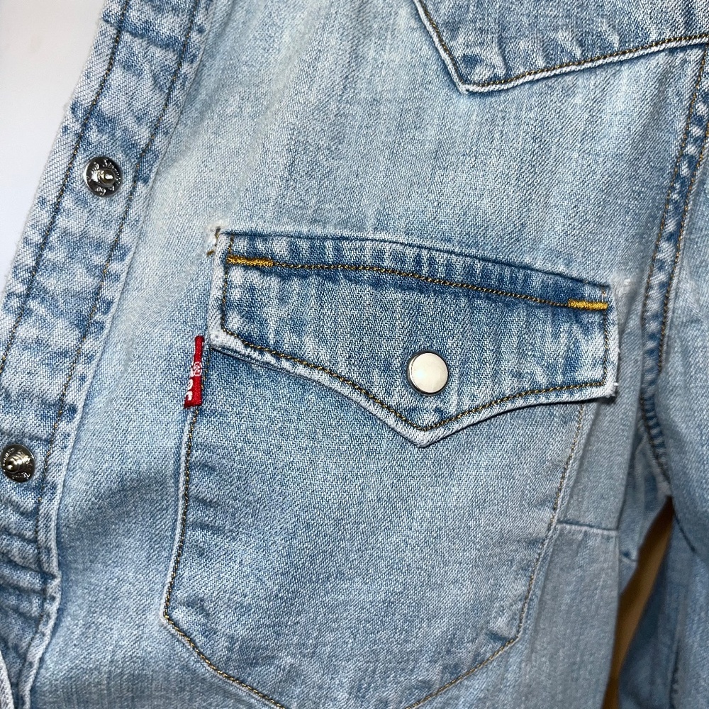 LEVIS SNAP BUTTON DENIM SHIRT SHACKET WOMENS SMALL - Picture 2 of 4